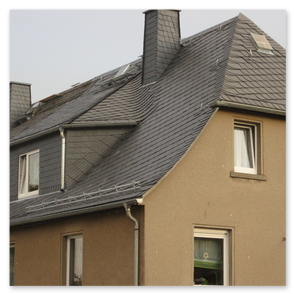 Schieferdeckung incl. bekleidetem Schornstein 